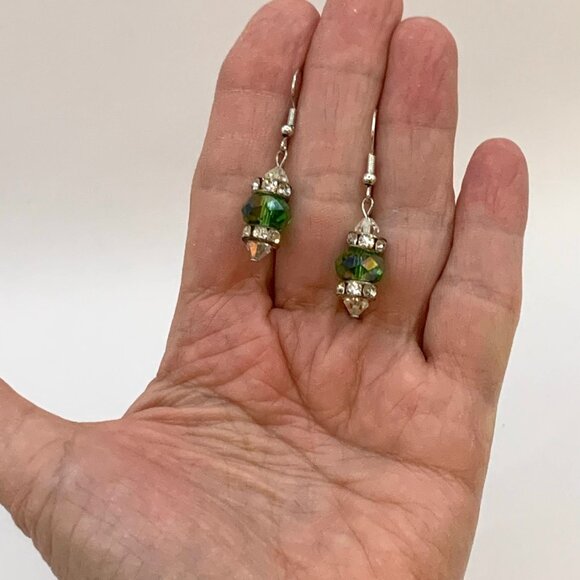 Short Emerald Green Crystal Bead Handmade Earrings New J752 - Picture 6 of 6
